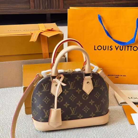 Please see the second picture，Hermes  bag in classic color scheme, excellent con - Picture 3 of 6